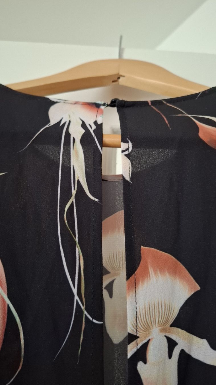 H&M Vestiti: Robe noire à fleurs manches longues H&M – Usato da Vevey venduto da latessinoise 3
