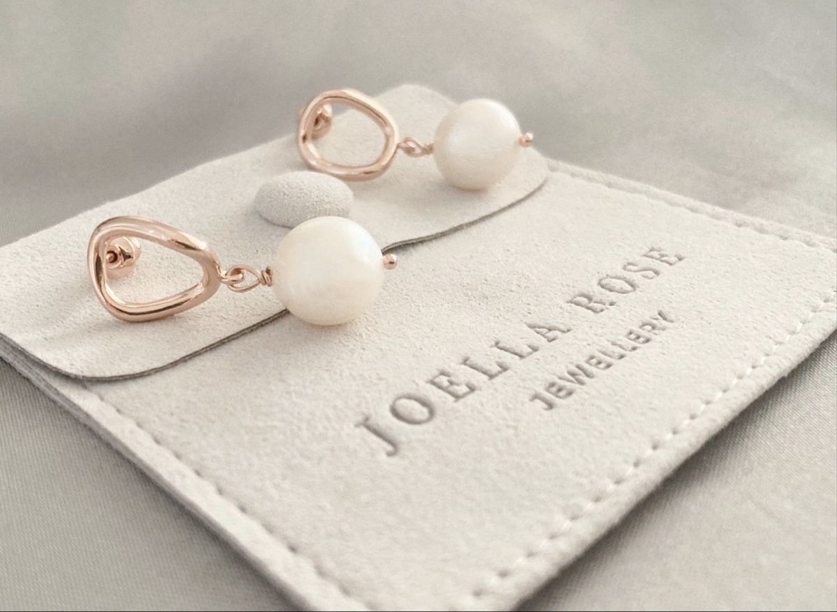 Ohrringe & -stecker: Kit orecchini di perle e collana – Neu und originalverpackt aus Winterthur von Je_hope 1
