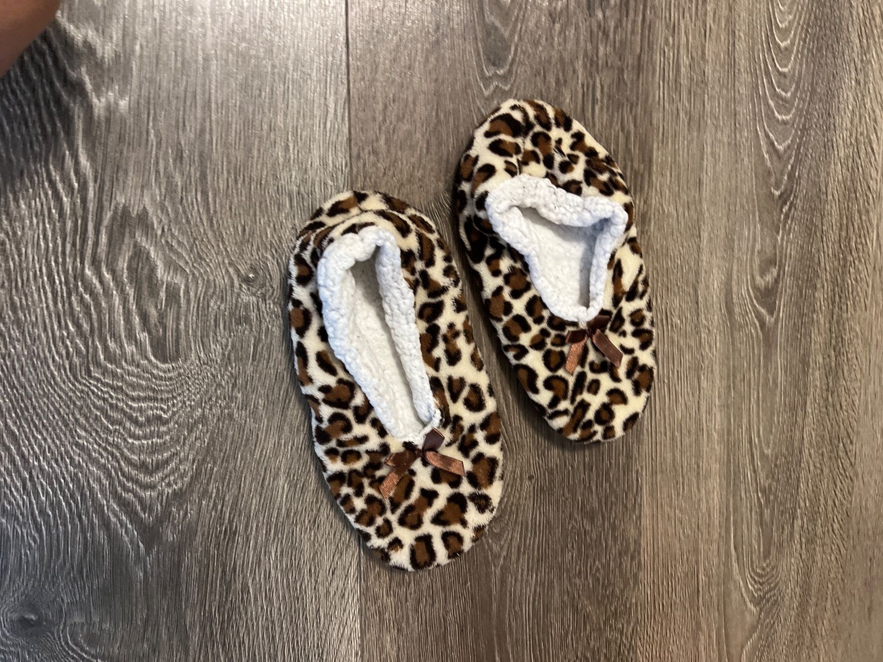 Scarpe da uomo: Hausschuhe Leopard One Size – Usato da Weiach venduto da LemonJuice1995