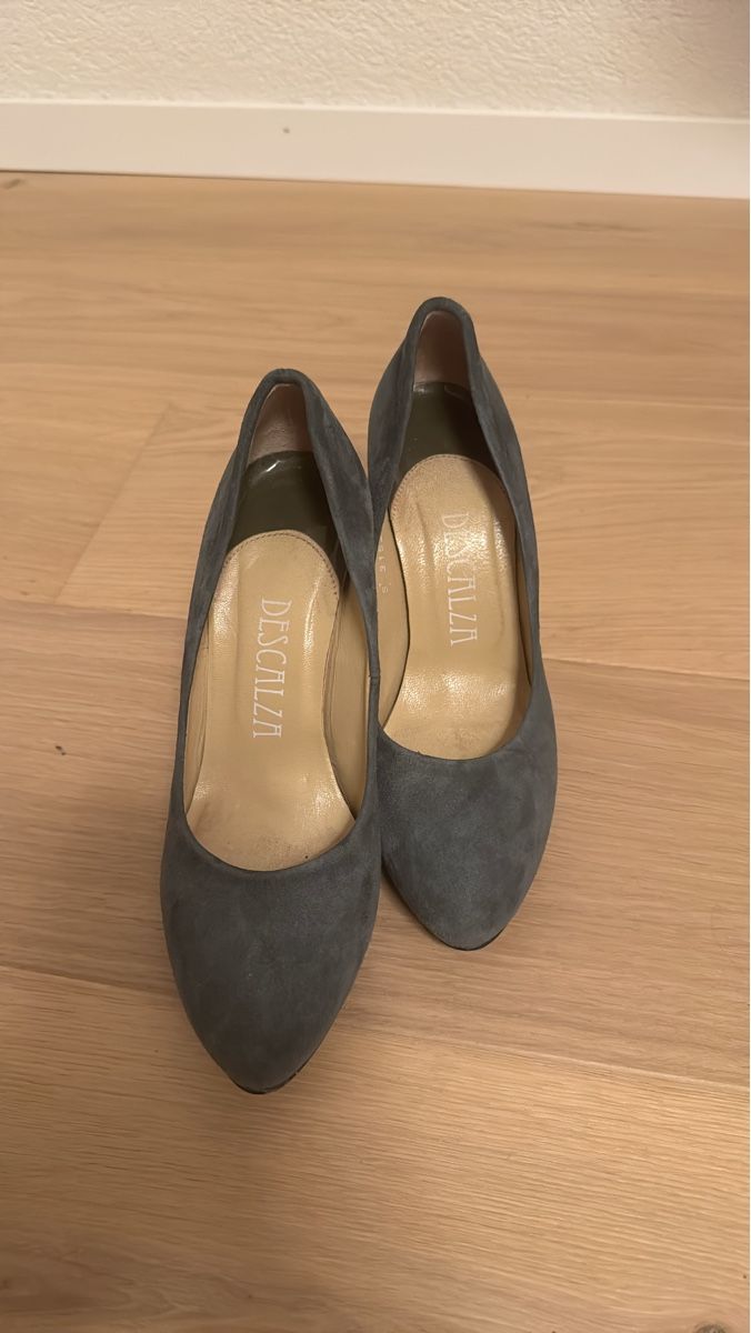 Scarpe da donna: Grey Suede Heels, Gr.: 38 – Nuovo (secondo la descrizione) da Frenkendorf venduto da SRegli