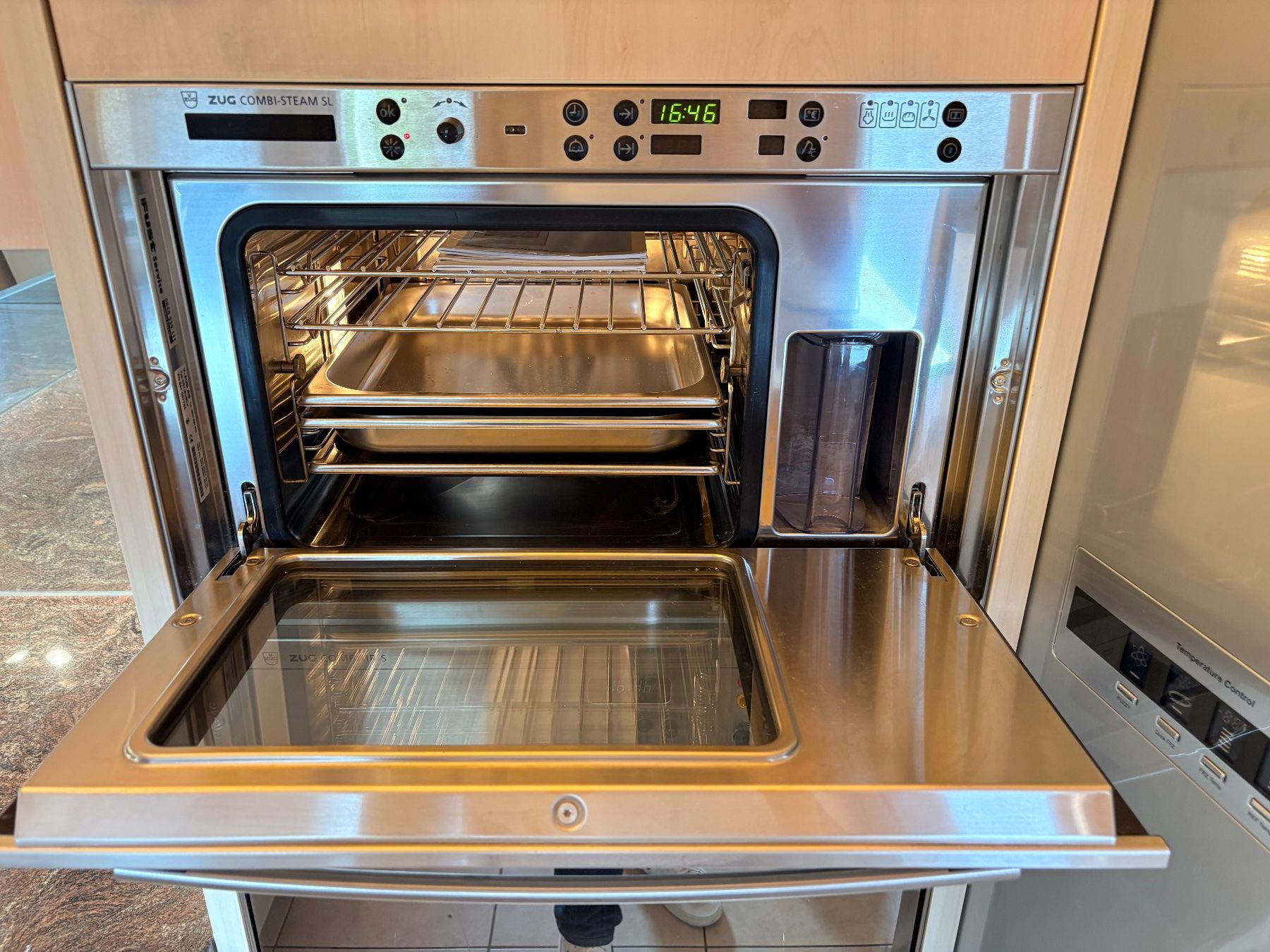 V-Zug Cucine complete: Komplette Küche – Usato da S-chanf venduto da 1302 3
