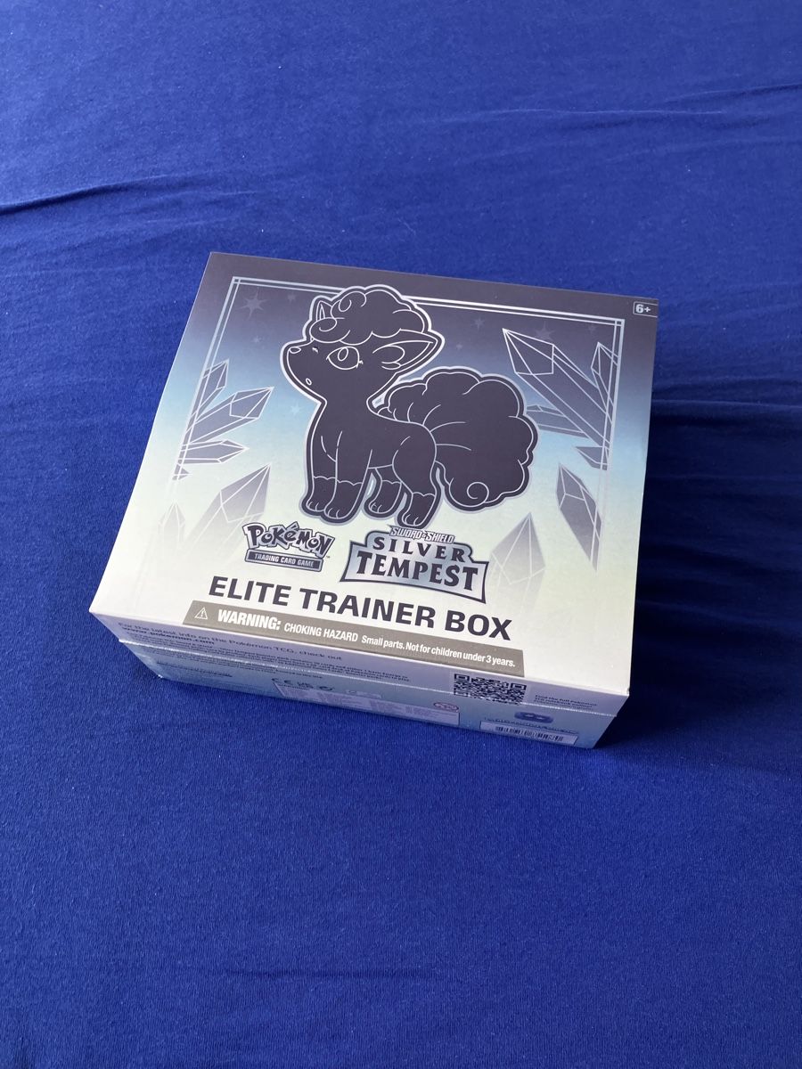 Pokémon Cartes à collectionner: ETB silver tempest EN – Neuf avec emballage d'origine à Fribourg par arn_nyn9