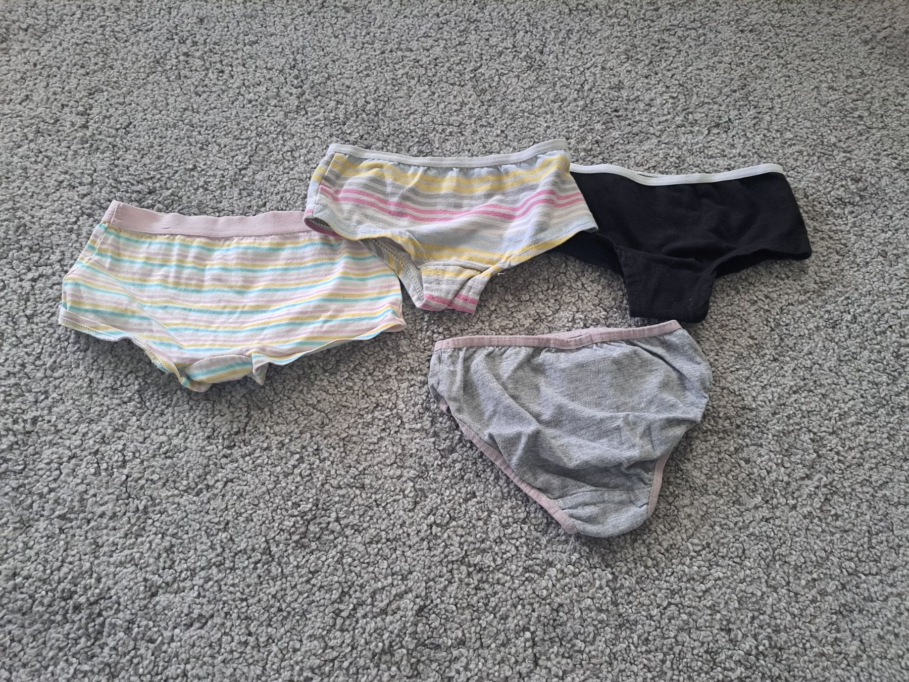 Biancheria intima: Unterhosen 4 Stk. Gr.98/104 ab 1 Fr. – Usato da Kaltbrunn venduto da Nili133 1