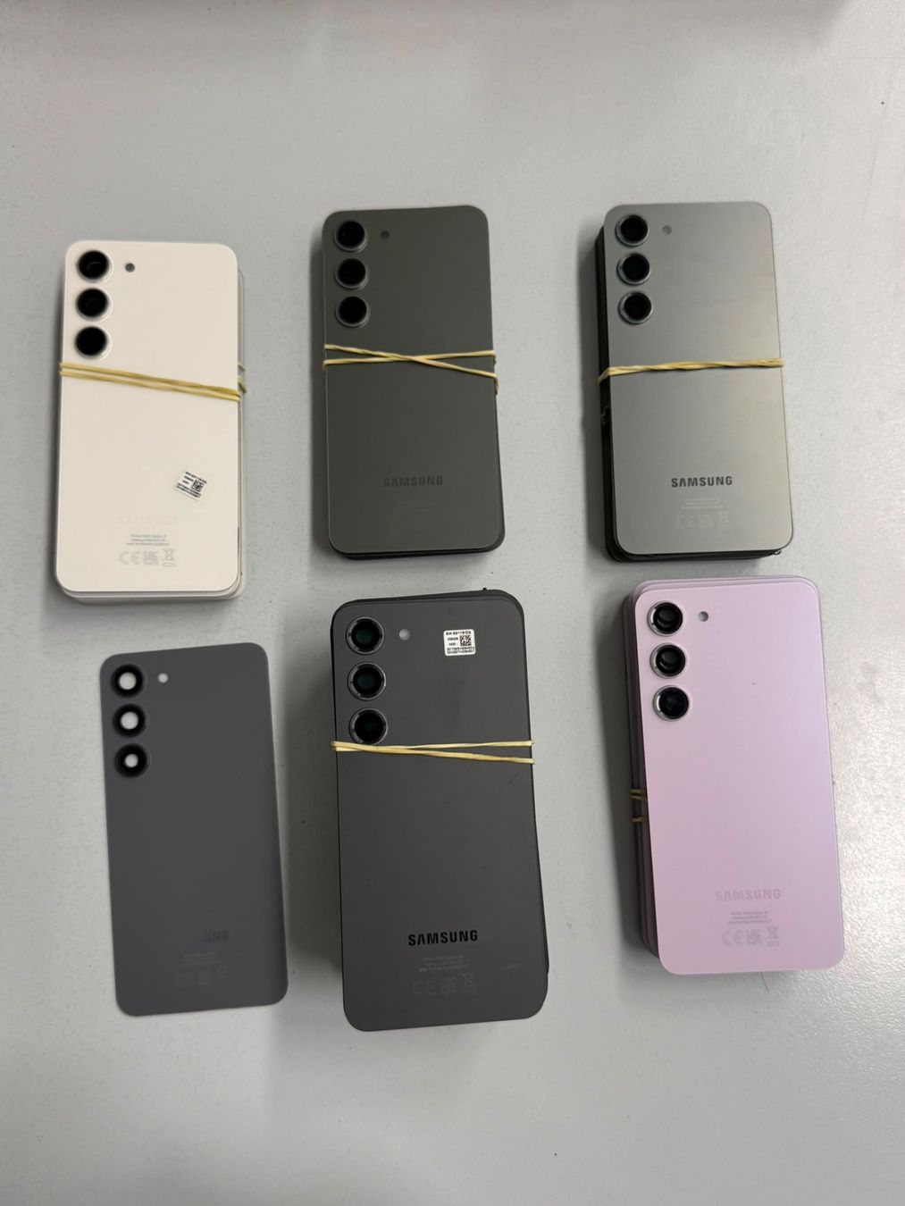 Samsung Handys / Smartphones: Vitre arrière Originale Samsung S23 Noir – Gebraucht aus Zug von ElPhone 1