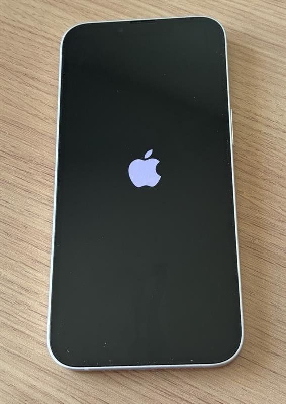 Apple Handys / Smartphones: Apple iPhone 13 128 GB Starlight / Weiss – Gebraucht aus Naters von cla_v8dc