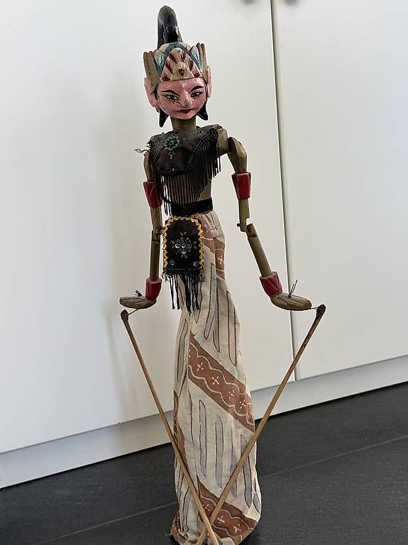 Statuette: Indonesische Stabpuppen – Usato da Reinach BL venduto da Beutling 2