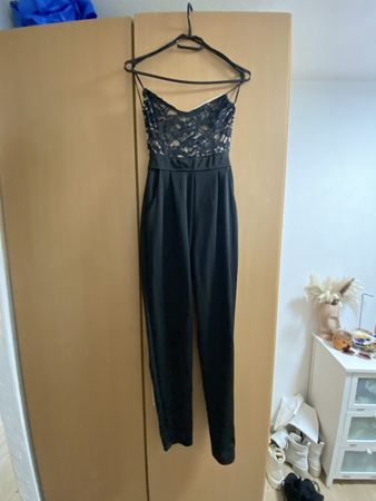 Schwarzer Jumpsuit mit Spitze, Grösse 36 - Top Zustand!