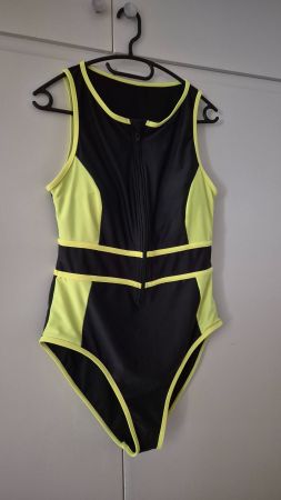 Maillot de bain une pièce noir et jaune fermeture éclair