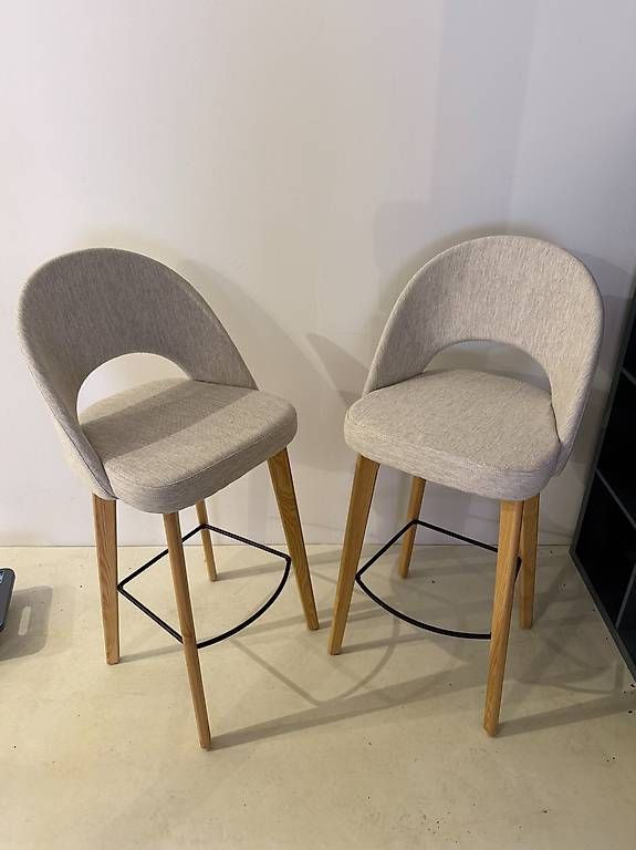 Sedie: Inspired Saarinen Executive Bar Stool – Nuovo e nell'imballaggio originale da Brüttisellen venduto da ZalabaDesign 1
