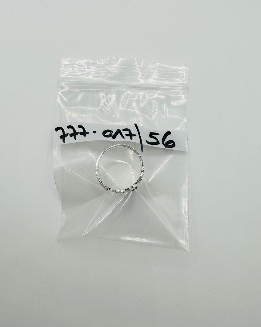 Anelli: Wunderschöner Ring mit Blume/Ornament - Grösse: 56 – Nuovo e nell'imballaggio originale da Frutigen venduto da glanzvolles.leben 2