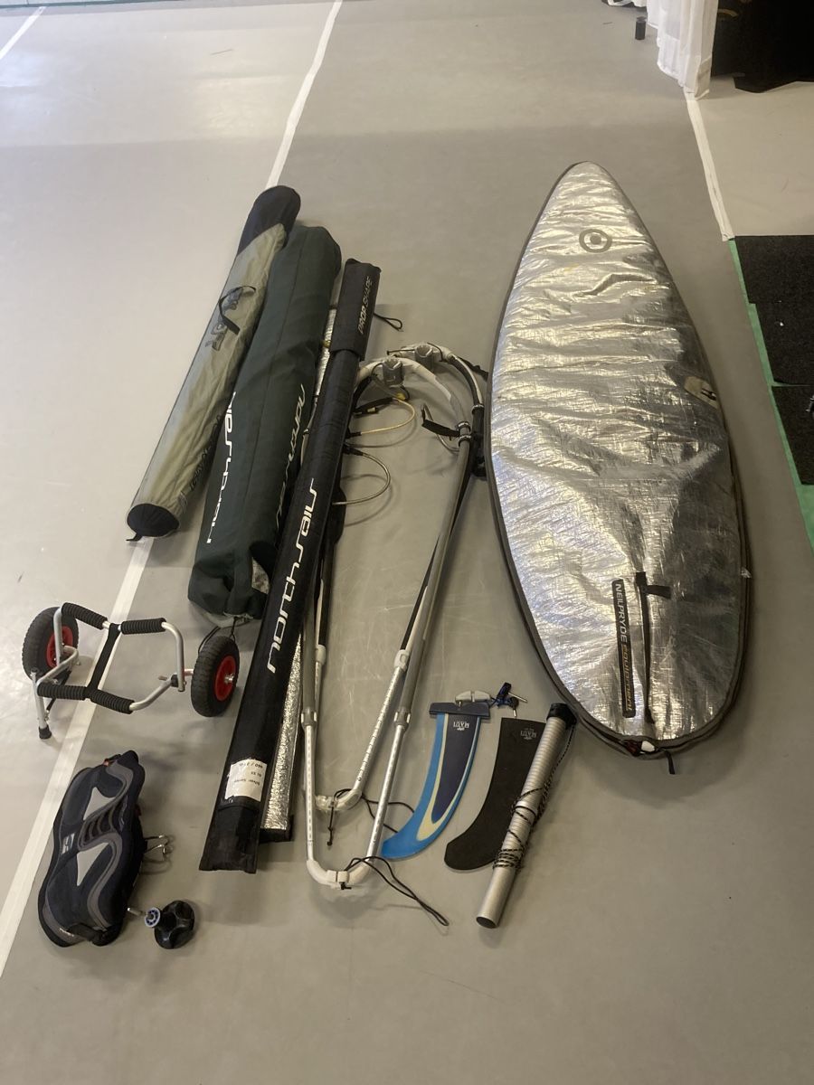 Tavole da surf e di nuoto: Windsurf mit Zubehör – Usato da EINSIEDELN venduto da Matviienko