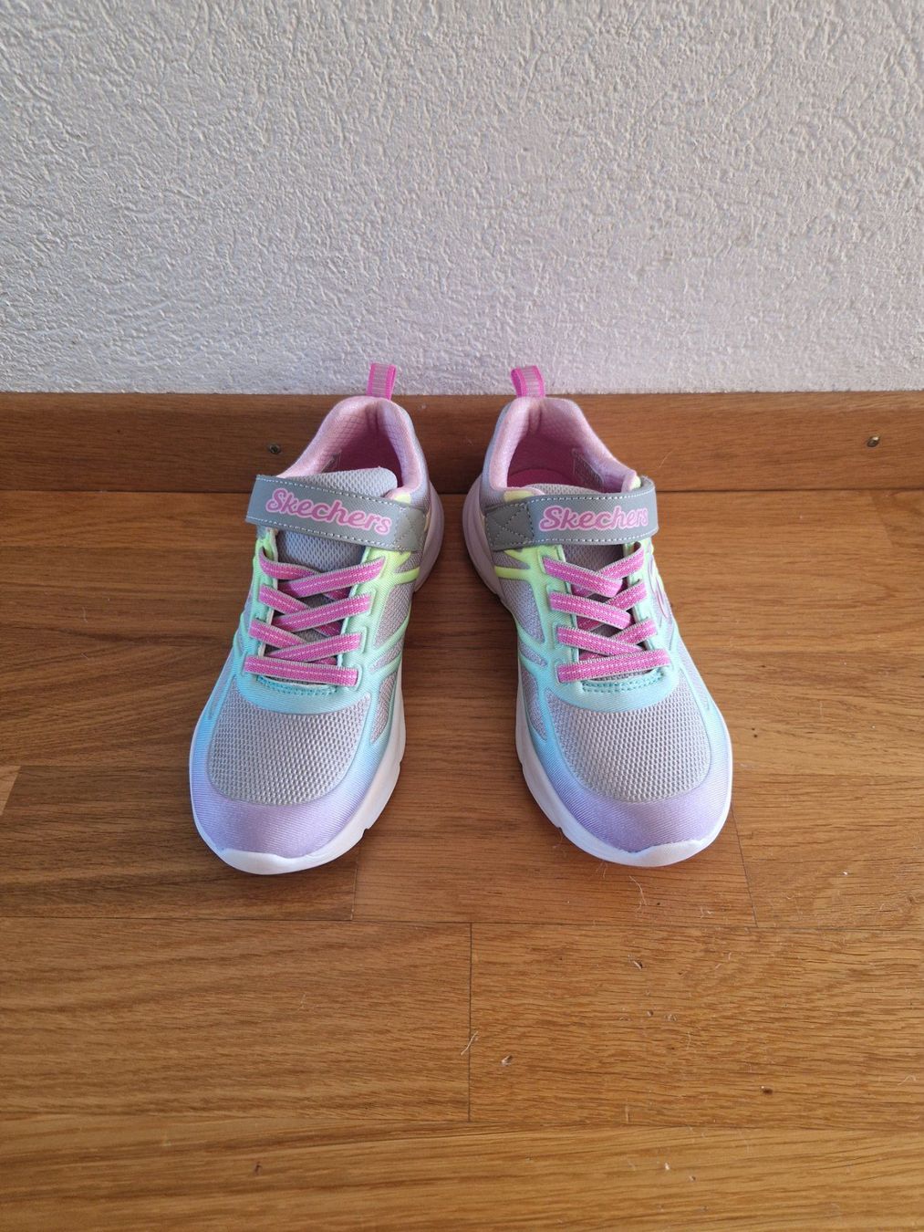 Skechers Chaussures filles: Neu Mädchen Skechers Gr.35 Regenbogenfarben – Neuf (Voir description) à Buchs Sg par Valedi 1