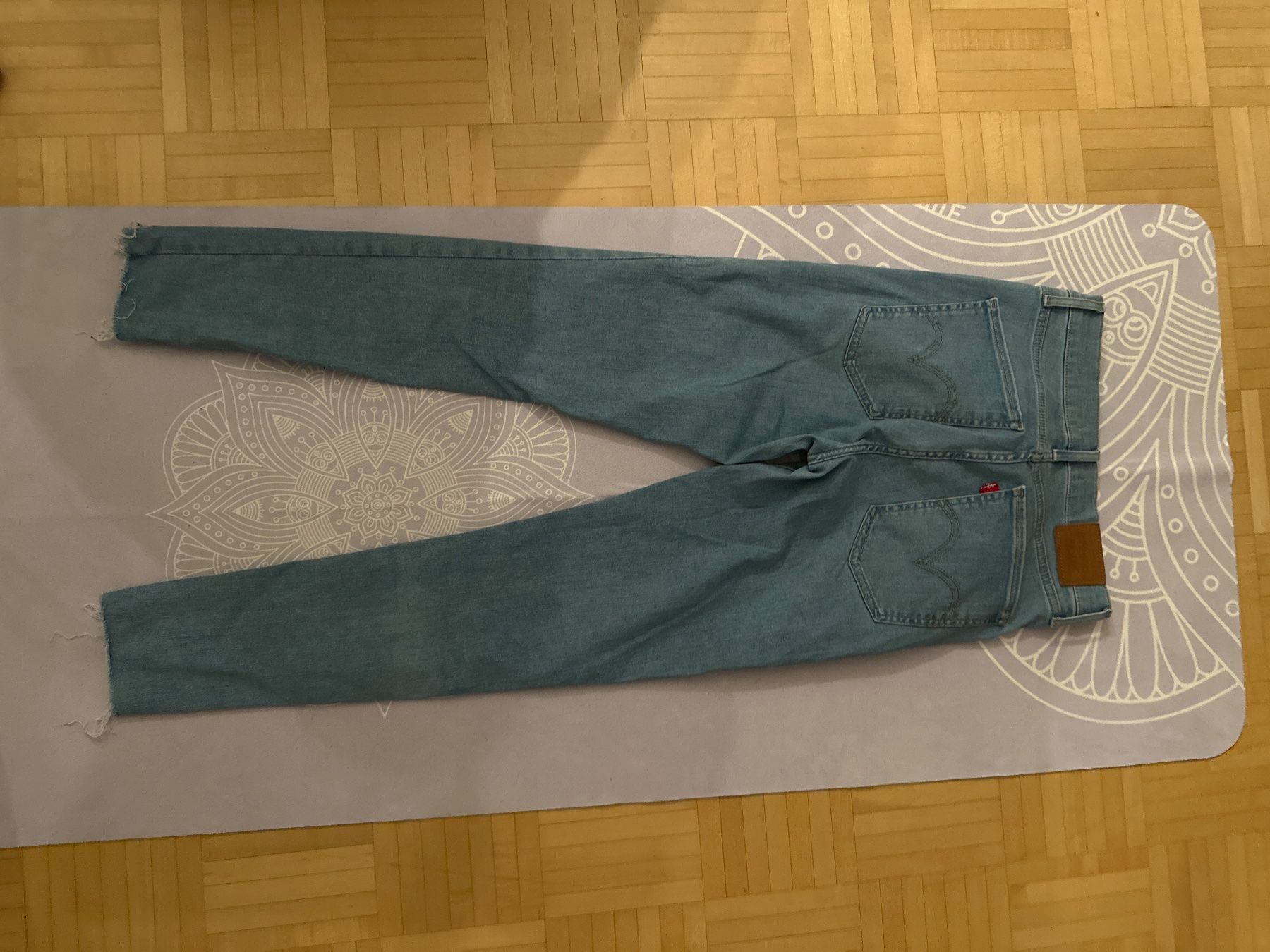Levi's Jeans: Levi's Jeans W28 L32 hellblau Fransen Sommer – Usato da Wil SG venduto da bbi_52sz 1