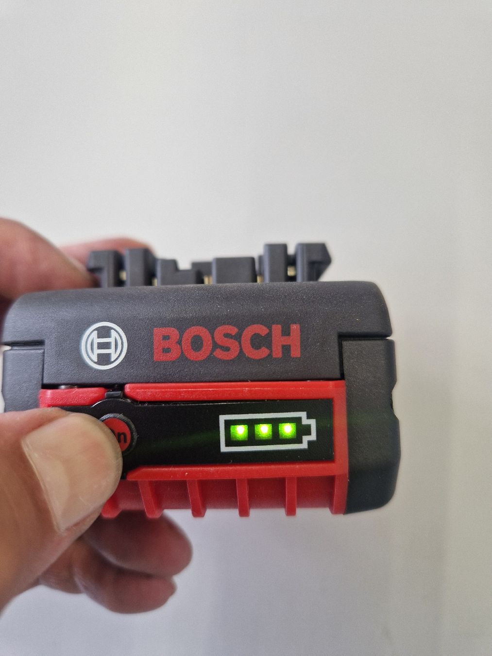 Bosch Caricatori & Batterie: Bosch Akku 18V, 6.0 Ah  – Nuovo (secondo la descrizione) da Frauenfeld venduto da Capecorse 3