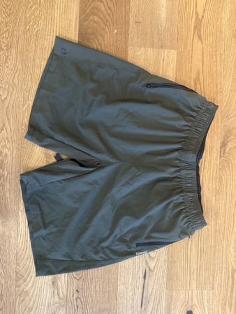 Decathlon Sporthose kurz Herren Grösse L olivgrün