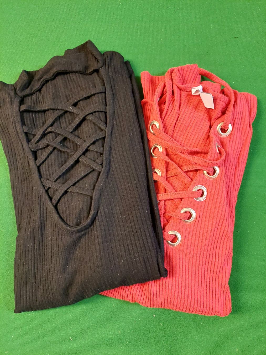 Maglioni & Felpe: 2 Pullover – Usato da Wynau venduto da Meysi