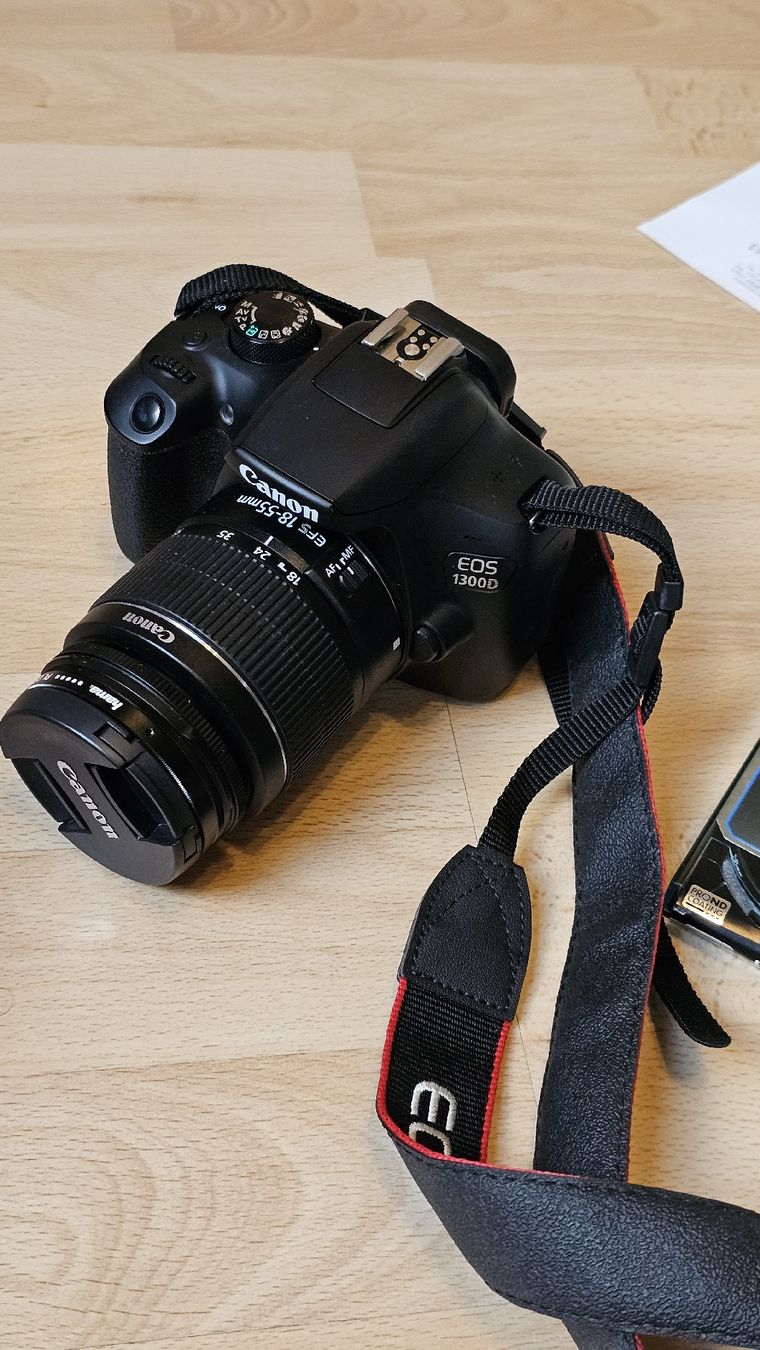Canon Fotocamera: Canon EOS 1300D mit Objektiv 18-55mm Set – Usato da Suberg venduto da nat_qvg5 1
