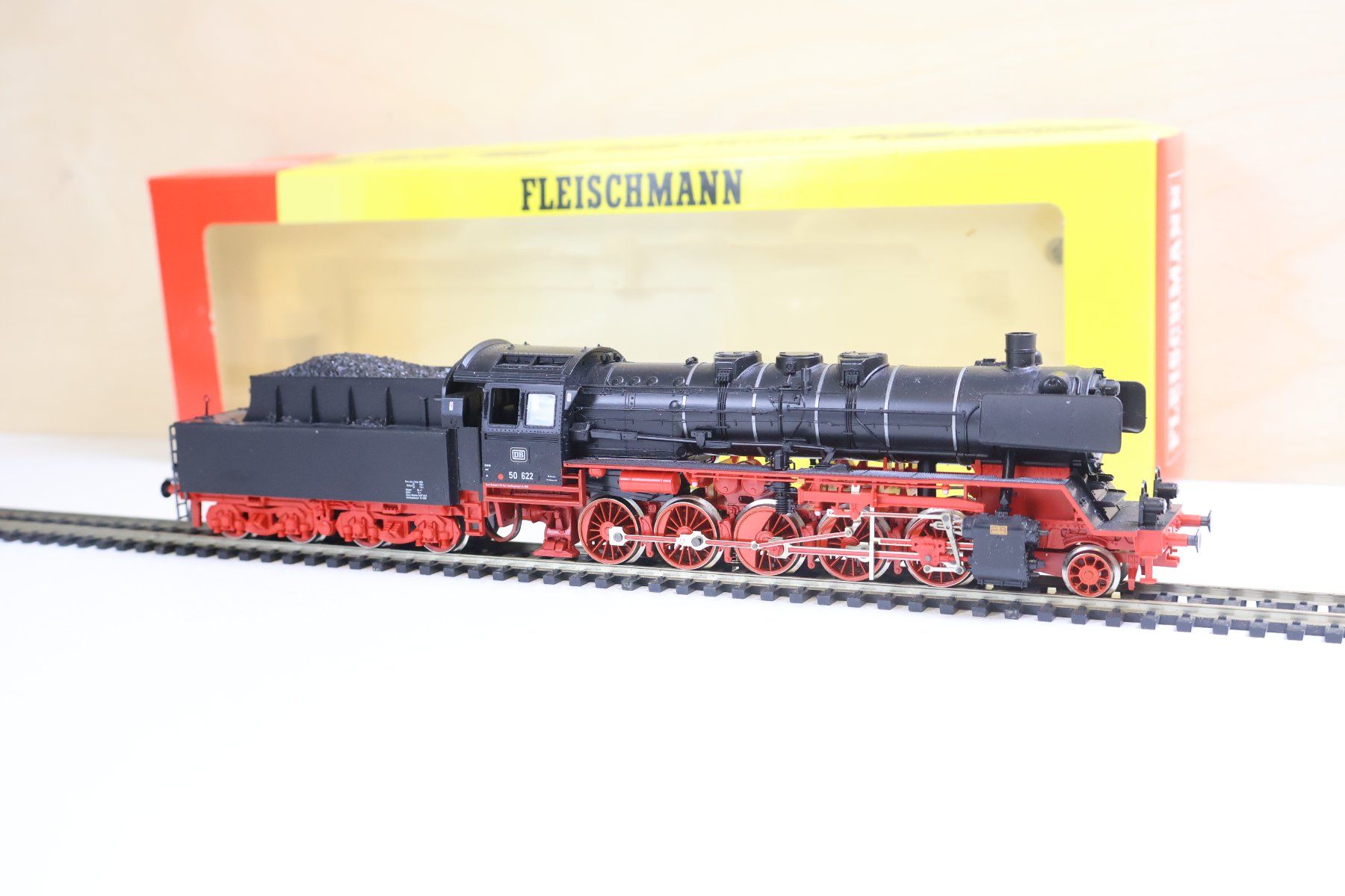 Fleischmann Modelleisenbahnen: Fleischmann grosse Dampflok BR 50 - H0 DC 4805 – Gebraucht aus Winterthur von Monstera 4