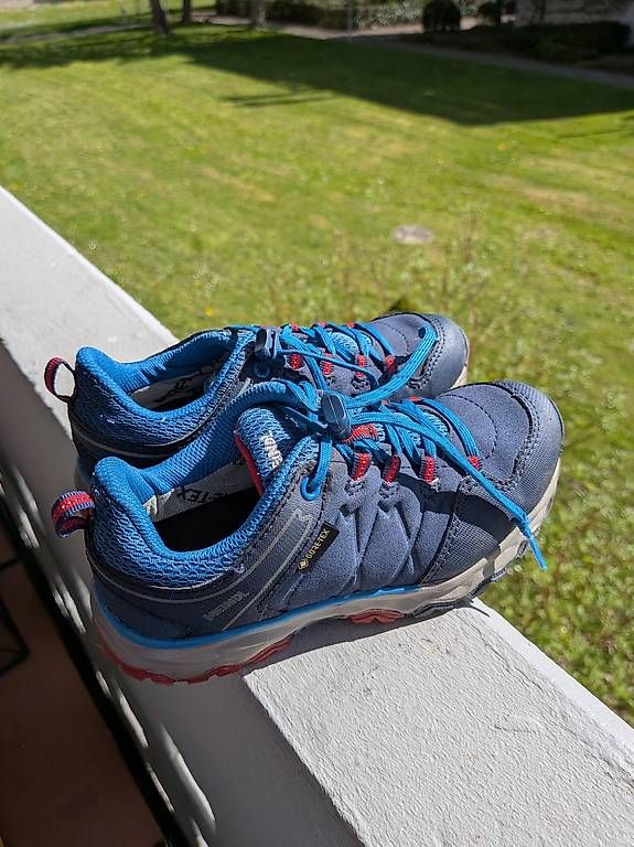 Scarpe per ragazzi: Kinderwanderschuhe Meindl mit Goretex Gr.30 – Usato da Bern venduto da Buky 1