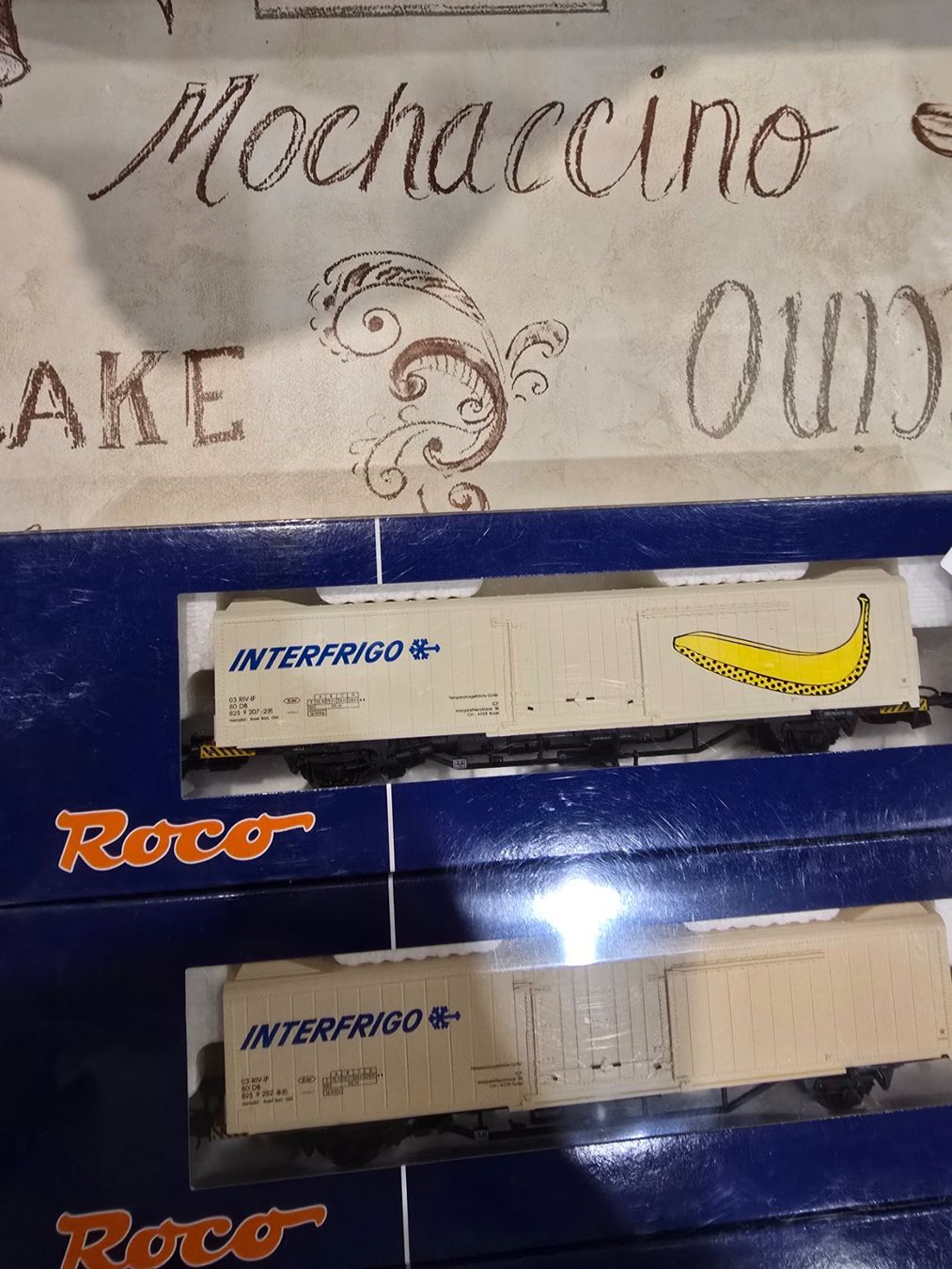 Roco Modellini di ferrovie: Roco H0 45942 Set mit 3x Isothermwagen "INTERFRIGO" der DB, – Usato da Mauren TG venduto da Defrancesco 2