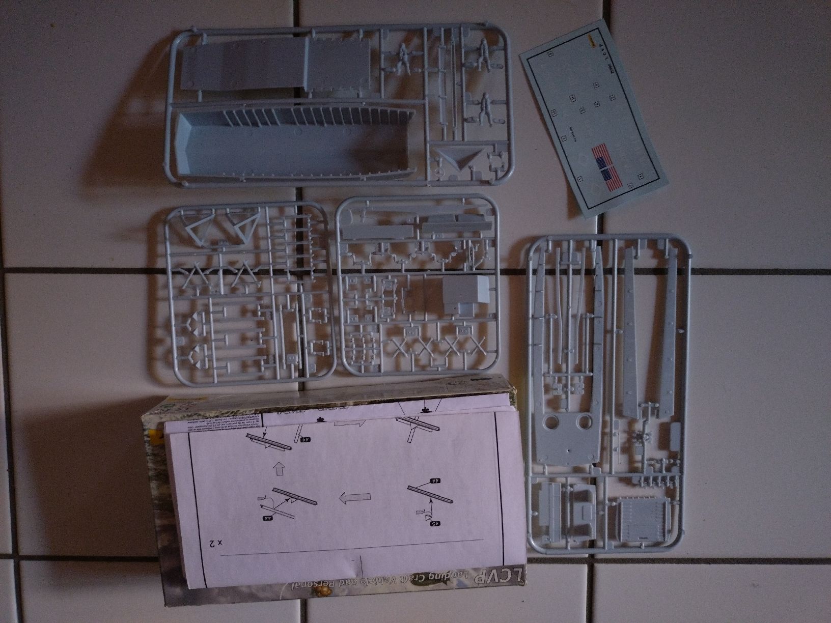 Heller Kit di modellismo & Modellini statici: LCPV Heller 1/72, Kit de modélisme militaire, neuf! – Nuovo (secondo la descrizione) da Farvagny-le-Grand venduto da LaCaverne 1