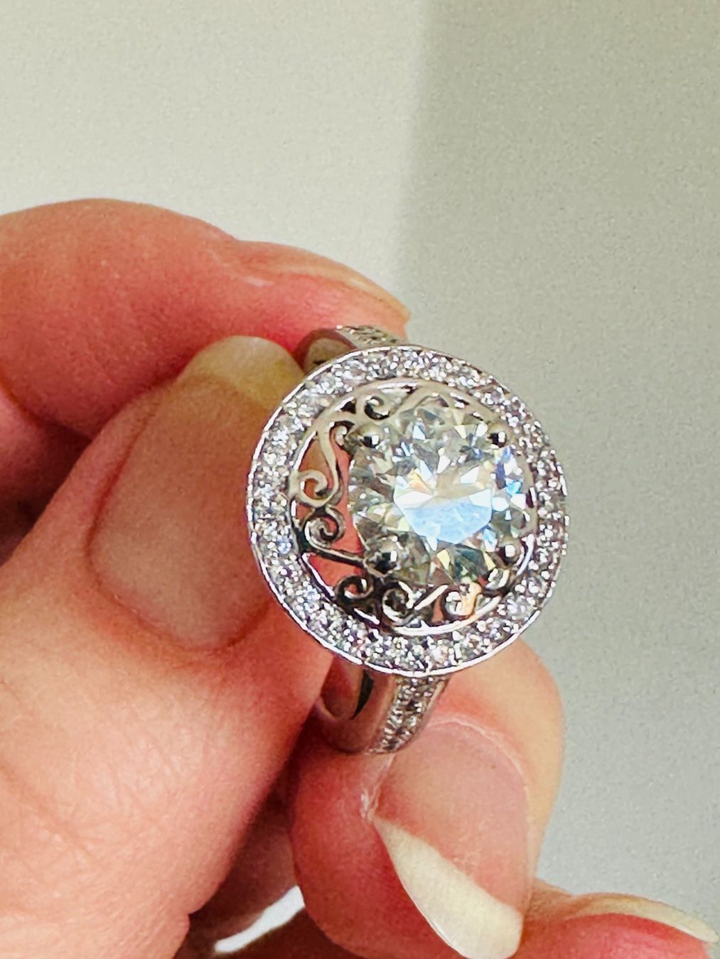 Anelli: 3.55 Ct Vvs1 .= Ice Blue White Round Moissanite size 7 – Nuovo e nell'imballaggio originale da Genève venduto da AGBERG 4
