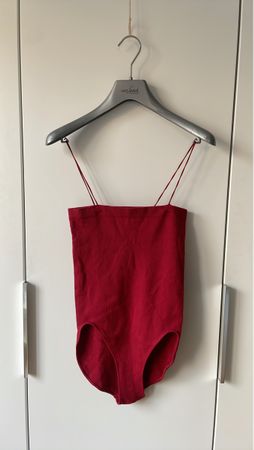 Rostroter Bodysuit von Urban Outfitters, Grösse M