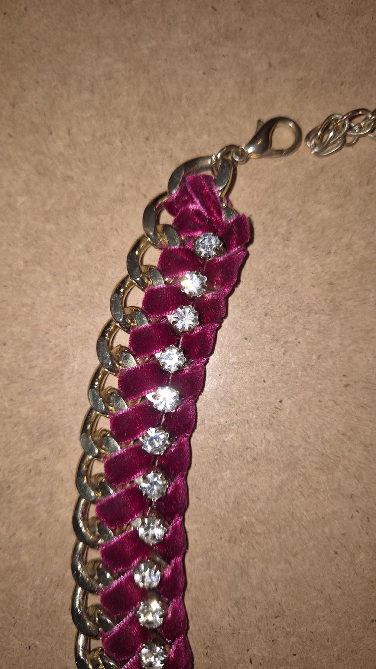 Ketten: Statement Kette Samt bordeaux Strass goldfarben  – Gebraucht aus Kölliken von MissesBossTop1 1