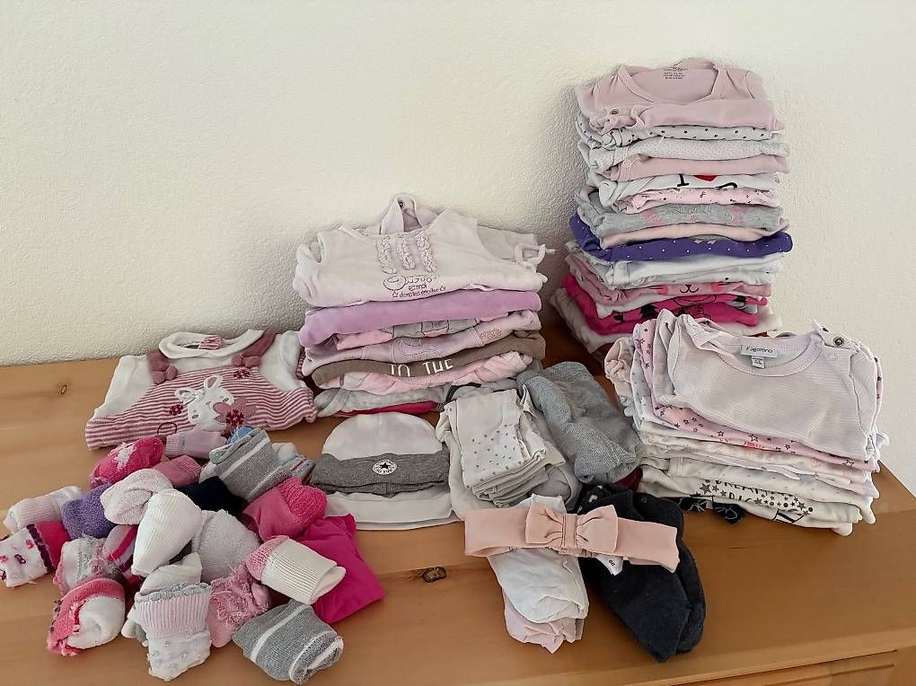 Lotti & Set di vestiti: Grosses Mädchen Kleiderpaket Grösse 62/68 – Usato da Rütschelen venduto da Rotkorn 2