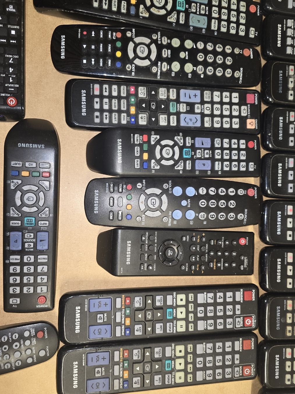 Samsung Fernbedienungen: Samsungs Fernbedienung – Gebraucht aus Lenzburg von cameleoncolor 3