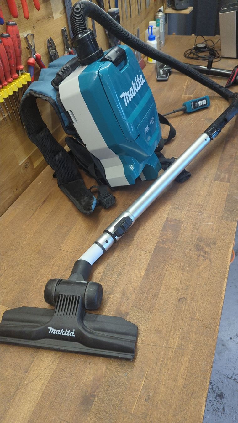 Makita Aspirateurs & Accessoires: Makita Rucksackstaubsauger – D'occasion à Herzogenbuchsee par rou_yyh2 2