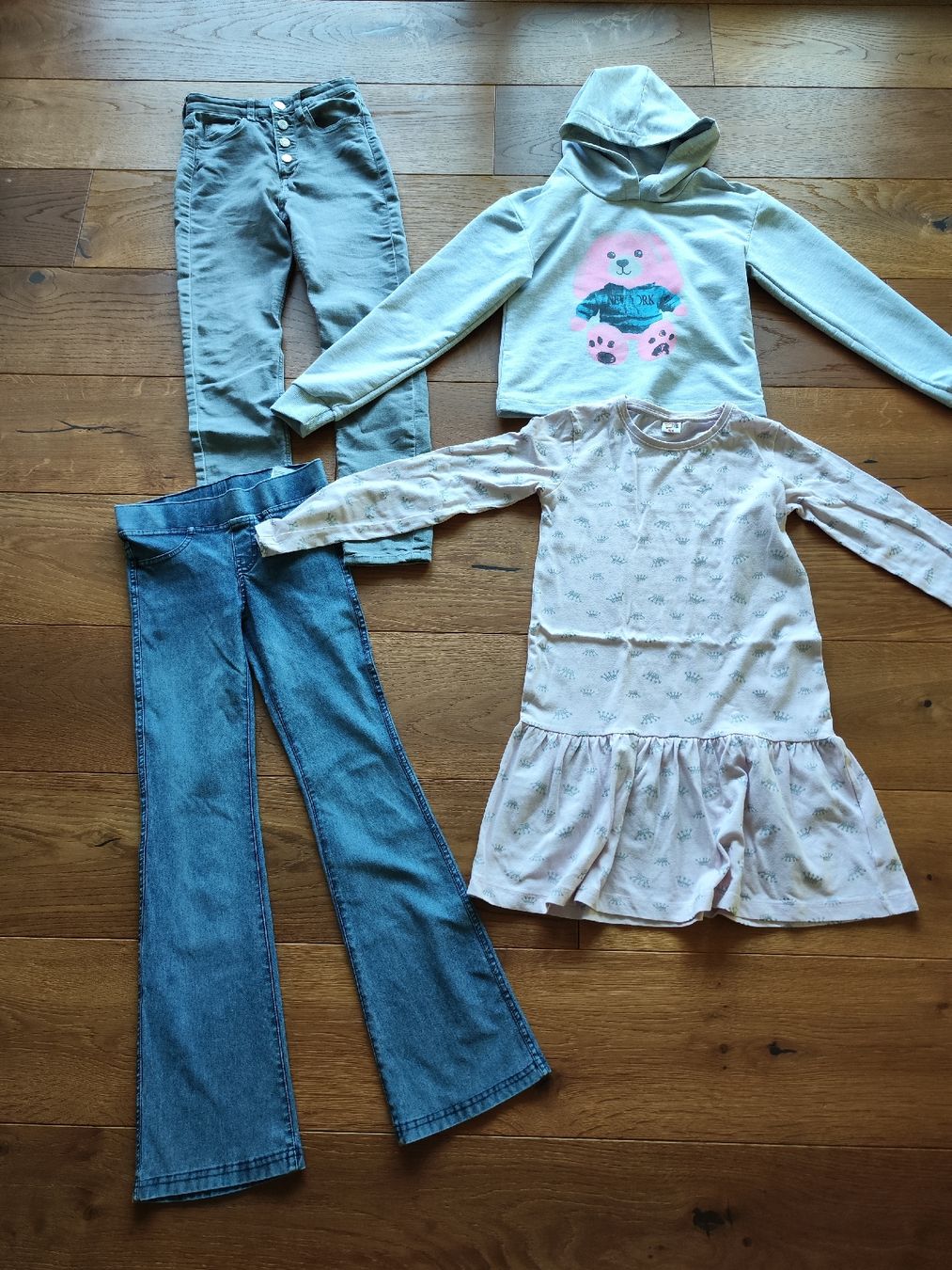 Lotti & Set di vestiti: Mädchen Kleider Paket Grösse 134, 134/140 – Usato da Kriens venduto da Xonox 2