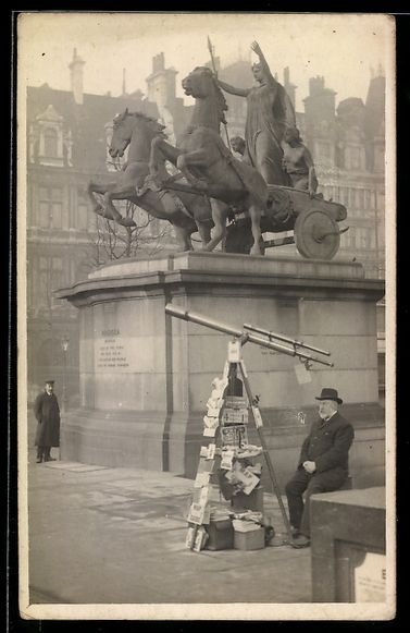 Cartoline postali: Foto-AK Ansichtskartenverkäufer mit sei – Usato da Berlin venduto da bartko-reher
