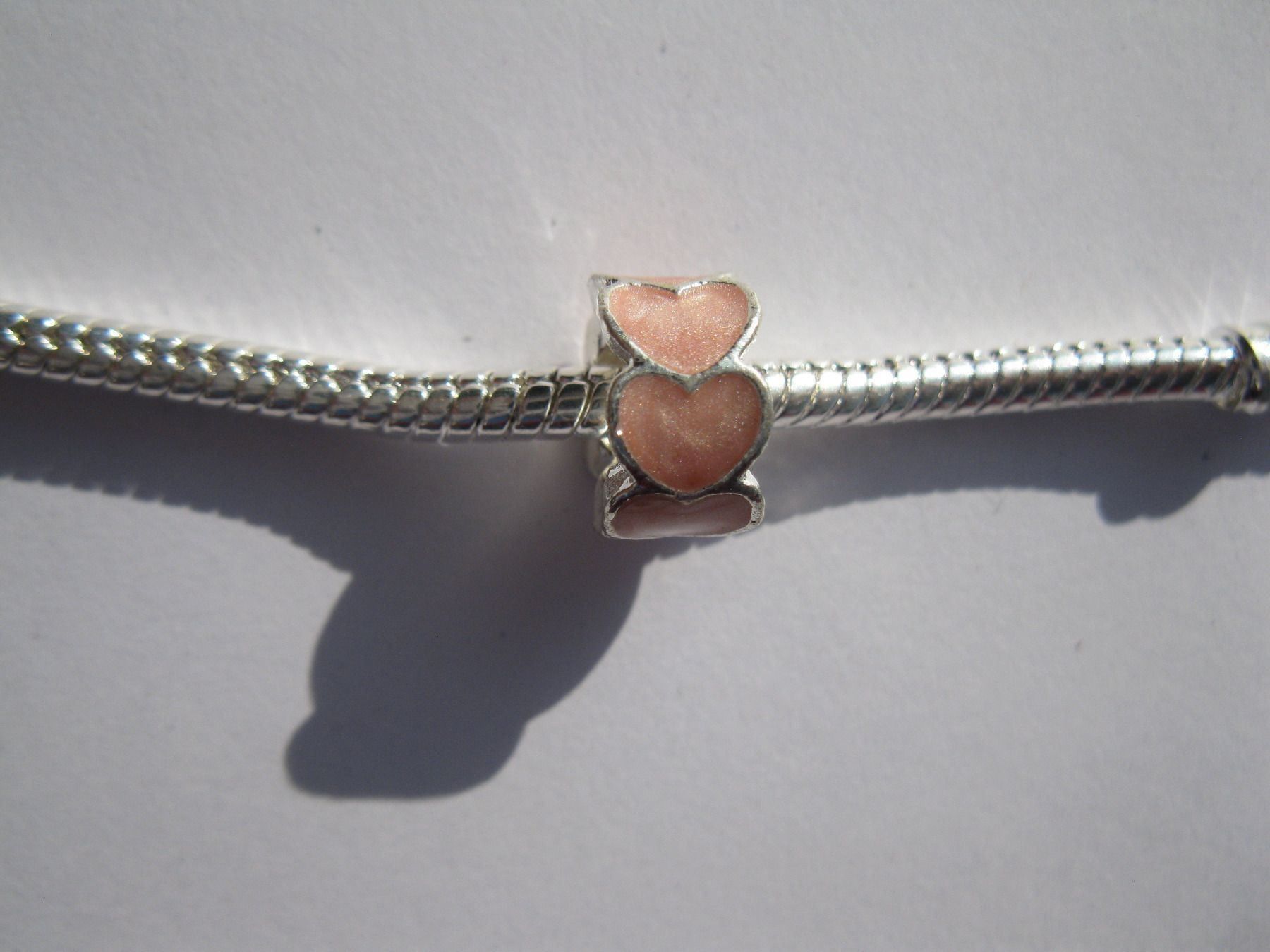 Perle (finte): 2 Grosslochperlen, Bead Herz, rosé emailliert – Nuovo e nell'imballaggio originale da St. Margarethen TG venduto da LuanaKa