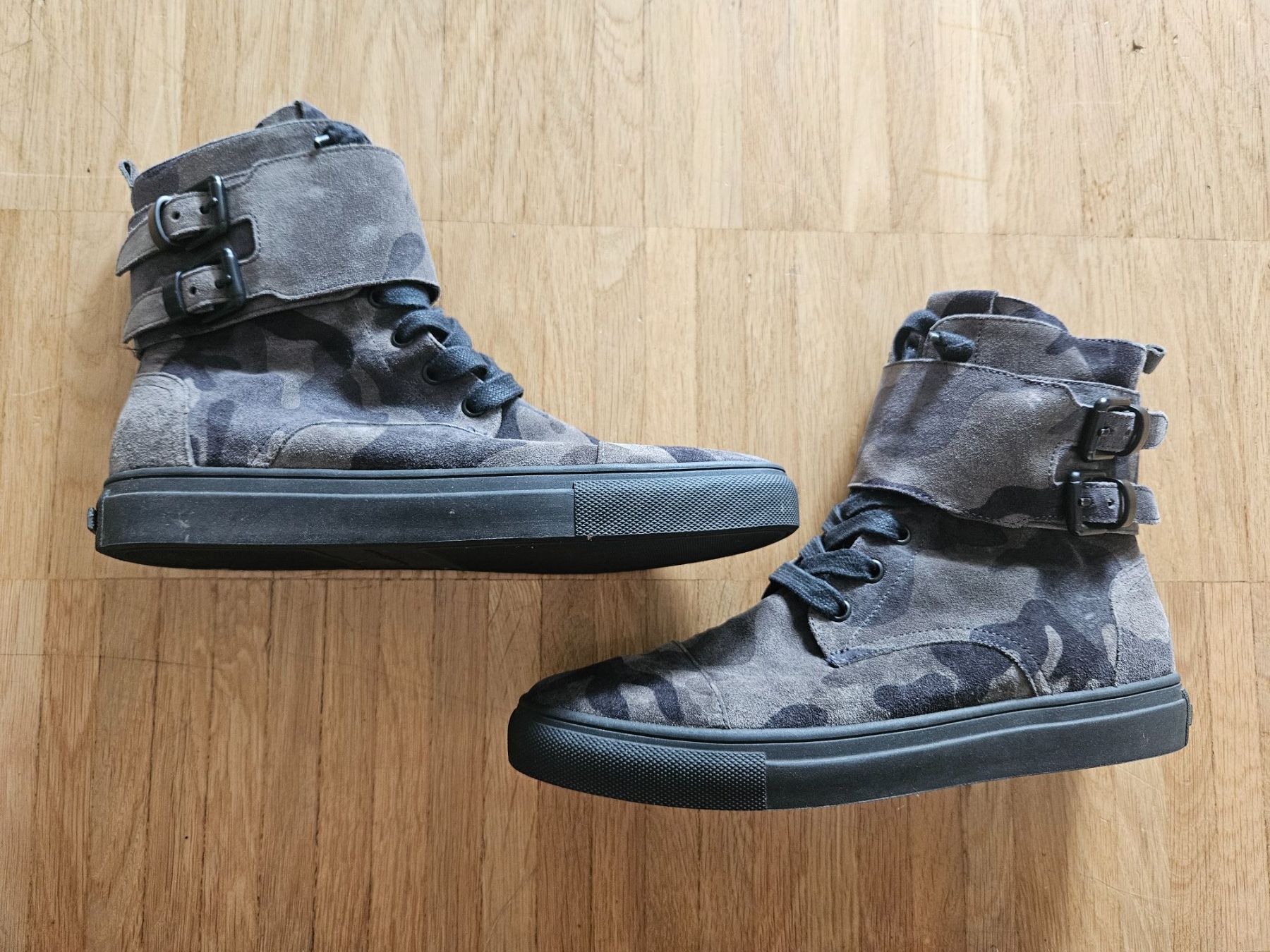 Kennel + Schmenger Damenschuhe: Kennel & Schmenger Boots Sneaker Camouflage – Gebraucht aus Luzern von schuhparadies159