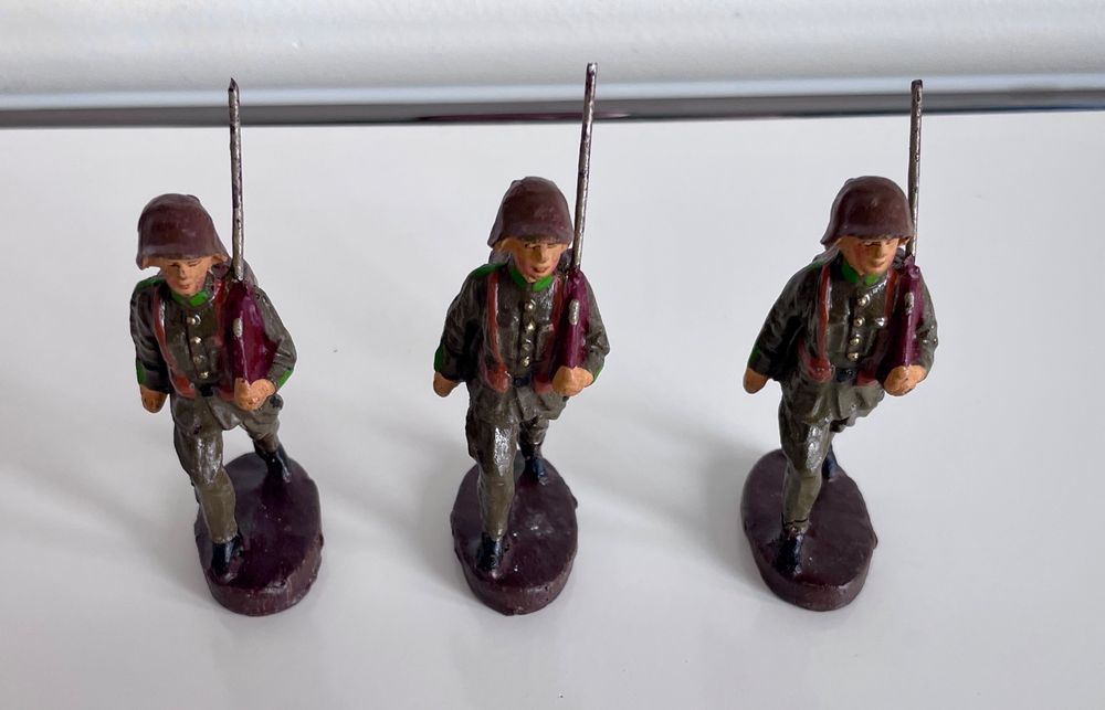 3x Spielzeugfiguren Elastolin Wehrmacht WWII 2