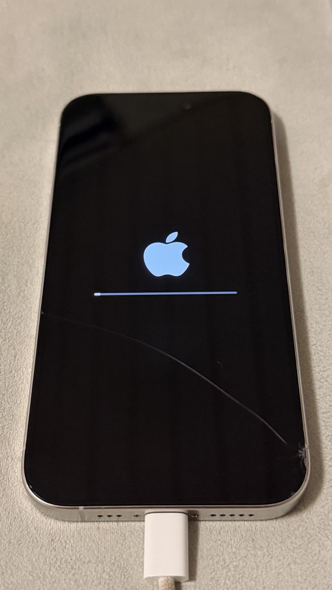 Apple Handys / Smartphones: iPhone 15 Pro white Titanium 125GB – Gebraucht aus Herrliberg von Sophie_heller 2