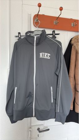 Nike Trainingsjacke grau mit Reissverschluss neuwertig gr XL