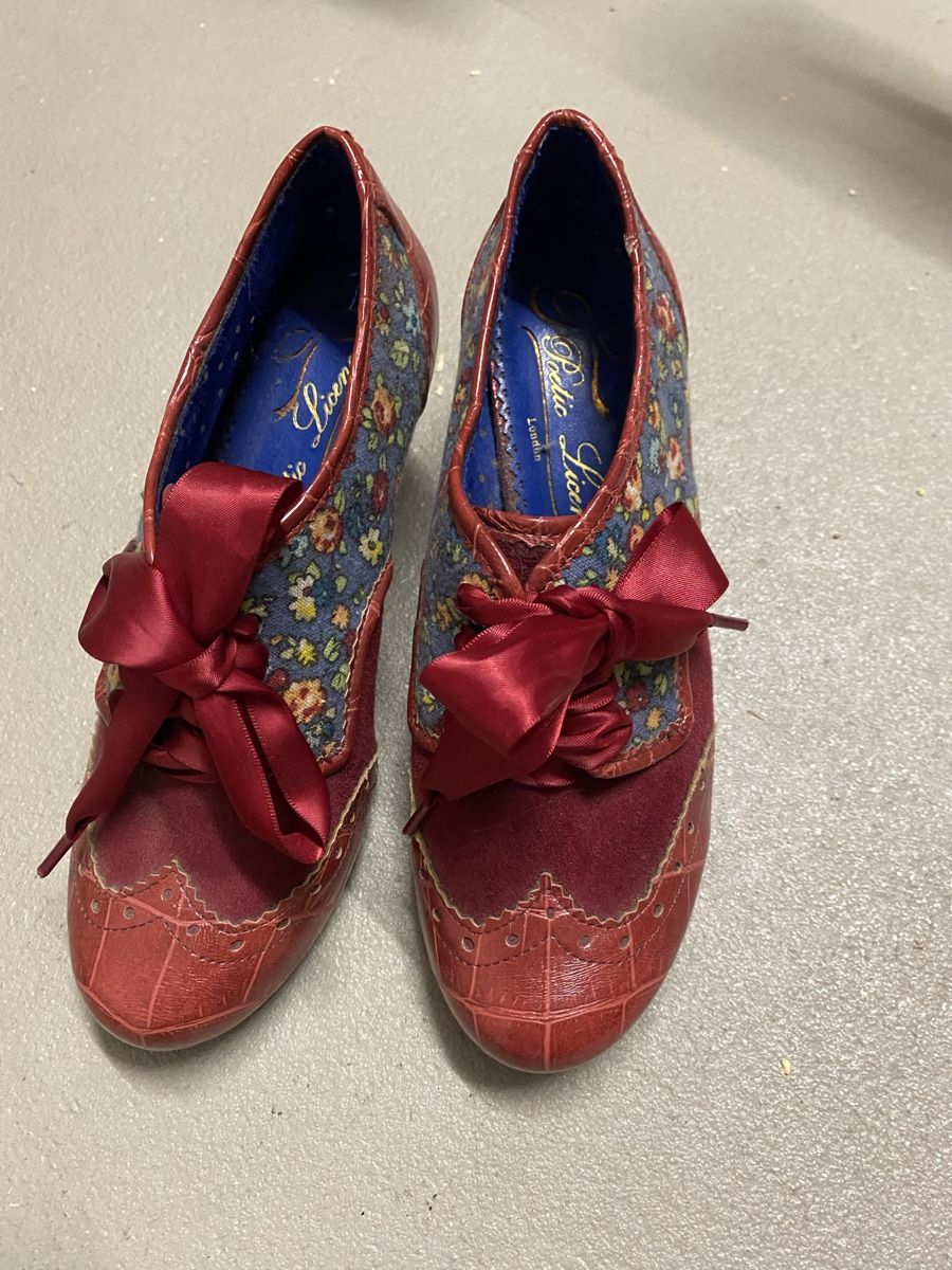 Scarpe da donna: Coole auffällige Pumps Grösse 37 – Nuovo (secondo la descrizione) da Winterthur venduto da Sunshineandrain