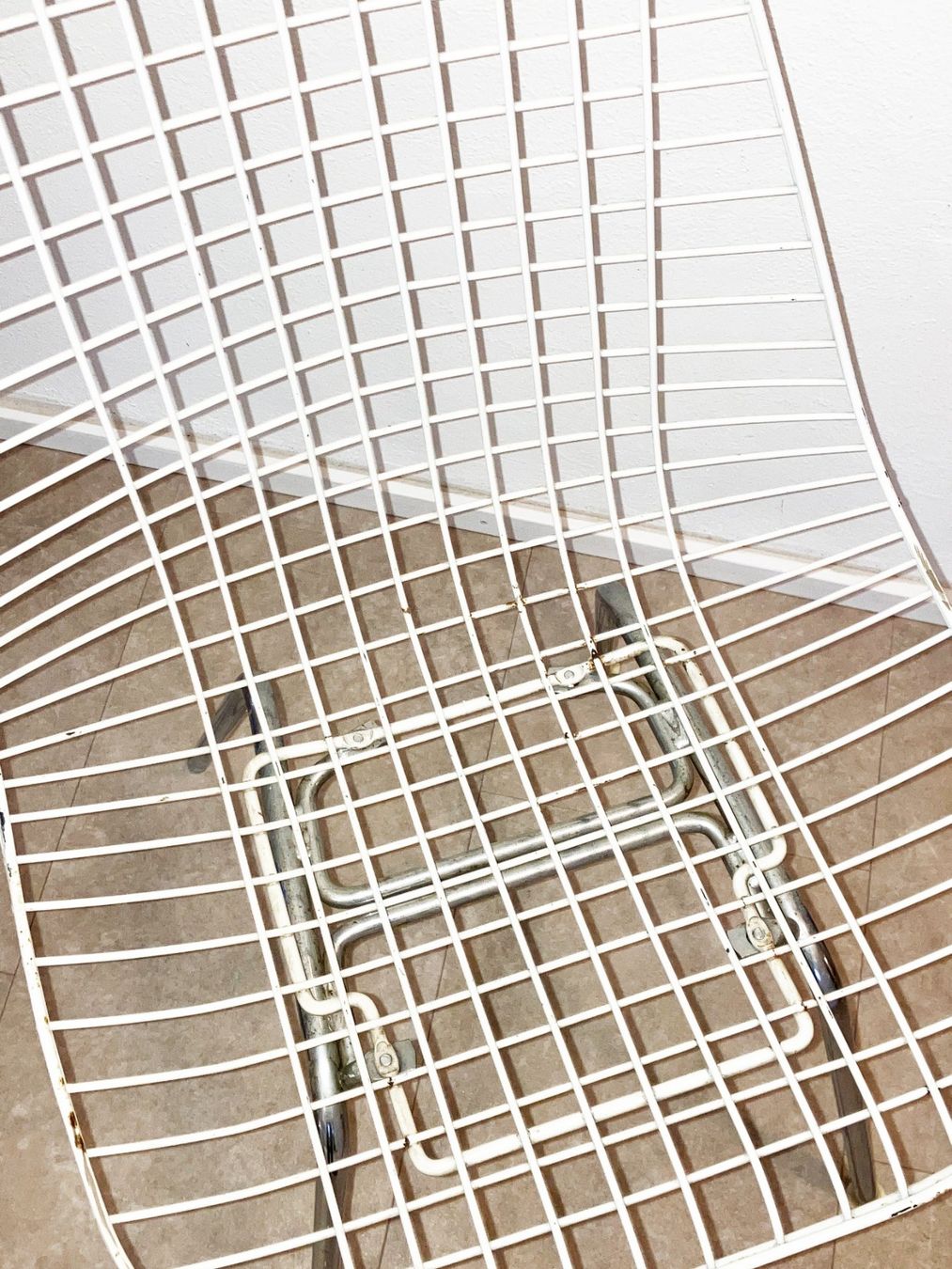 Eames Sedie: 2x Originale Eames Wire Chairs aus den 50er in Weiss – Usato da Schaffhausen venduto da cam_gz2m 1