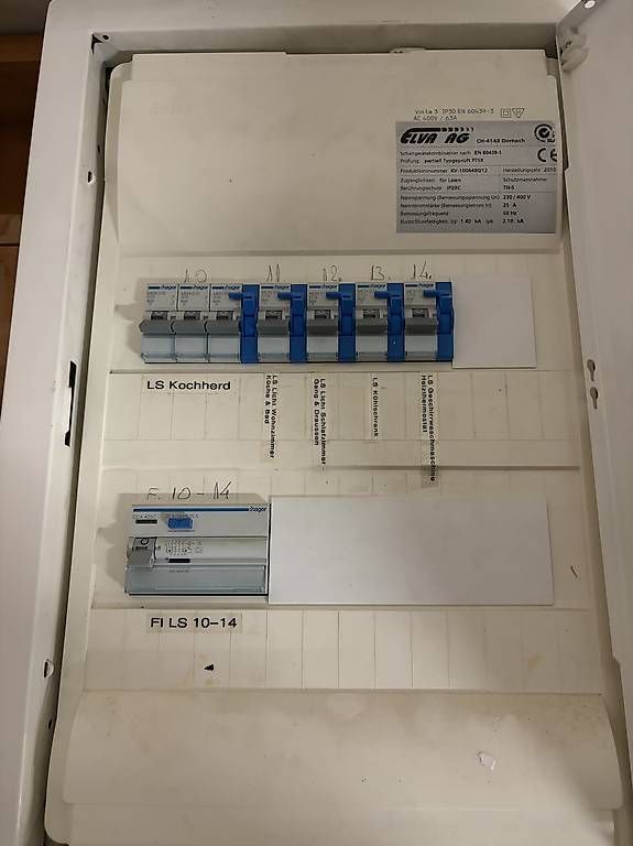 Alimentation électrique: Up Elektroverteiler Hager – D'occasion à Lausen par Gjuliana4