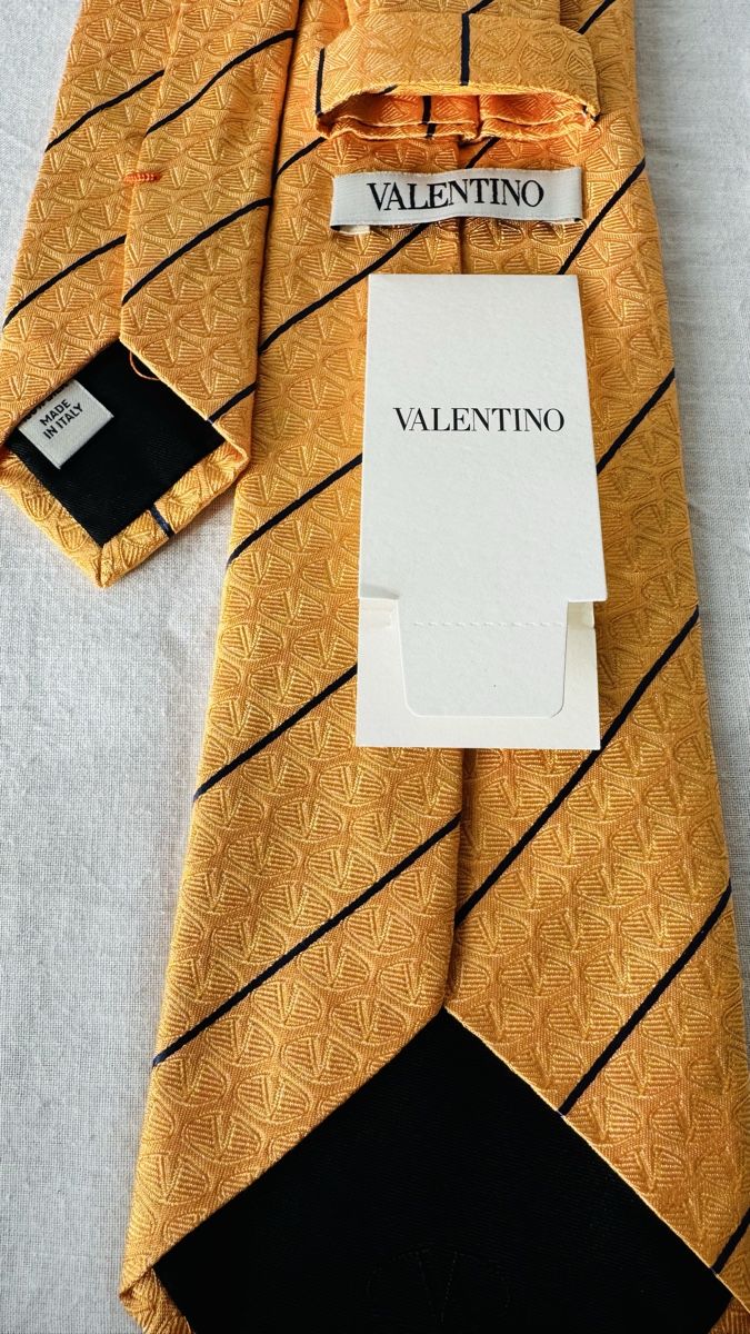 Cravatte: Cravate Valentino jaune/orange à rayures neuve – Nuovo e nell'imballaggio originale da Lausanne venduto da Global.P 2