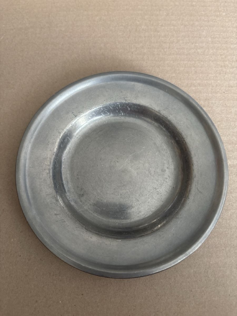 Teller Zinn mit Prägung guter Zustand (Gebraucht) in Sirnach für CHF 5 ...