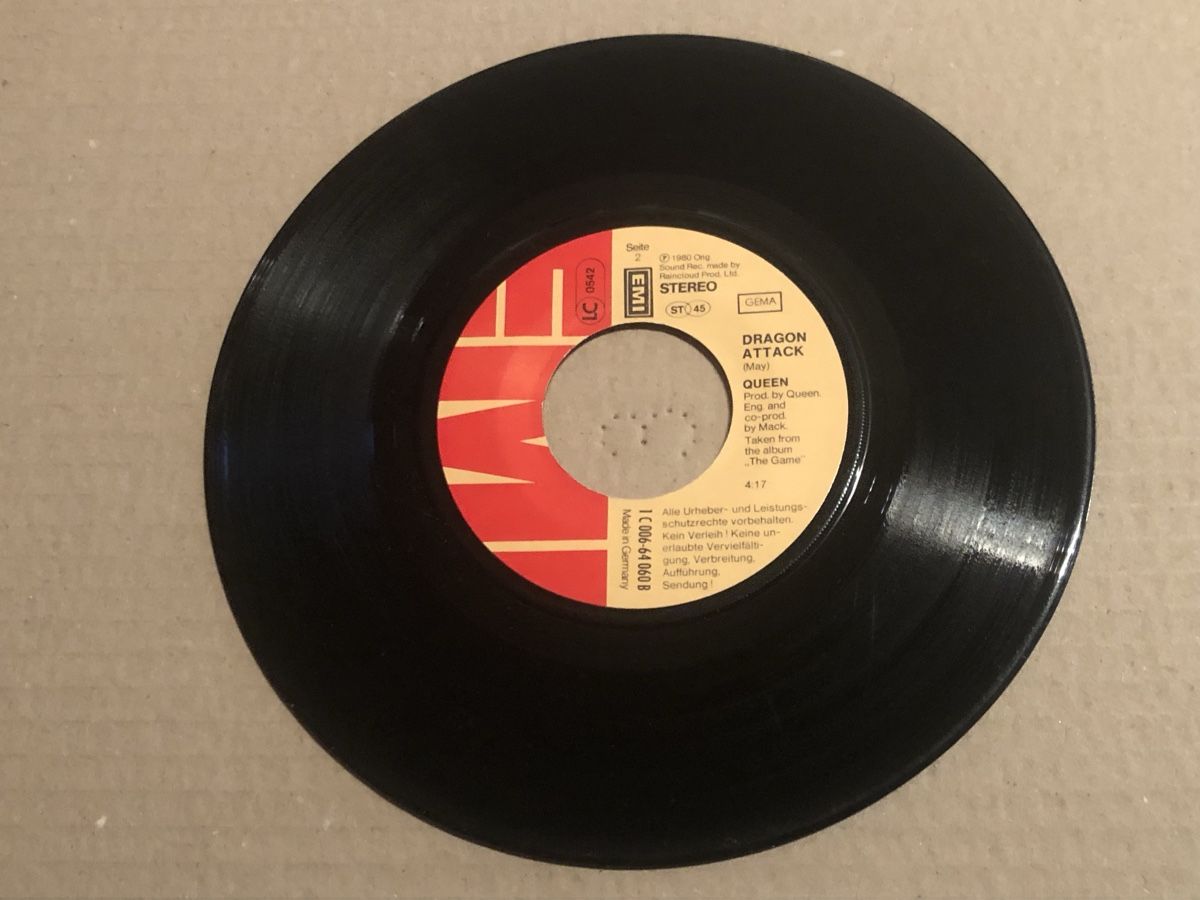 Schallplatten: Queen. 1980. Another One Bites The Dust – Gebraucht aus Faulensee von Mizuno06 3