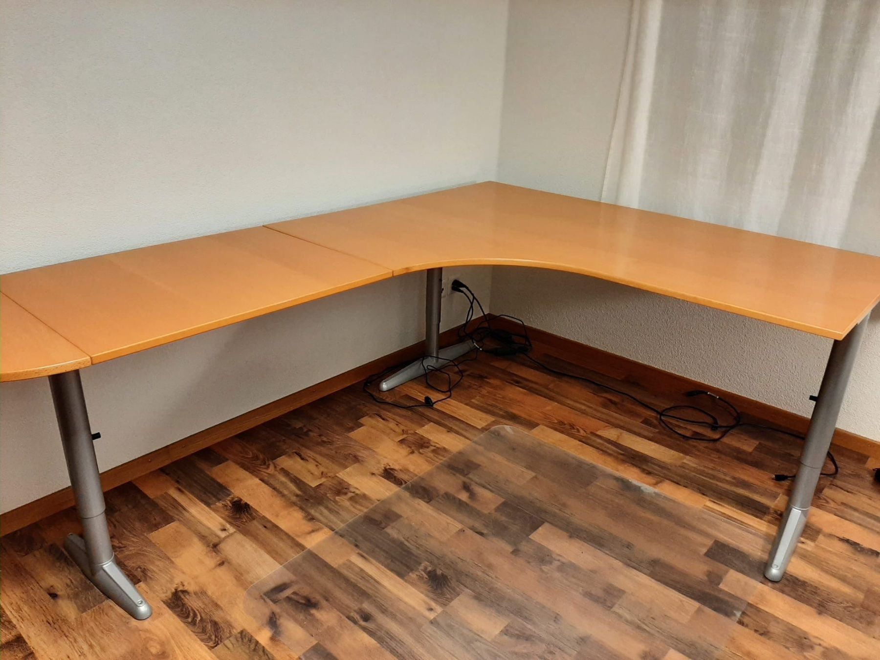 Ikea Scrivanie: Schreibtisch aus Holz – Usato da Zürich venduto da Zoe-P 1