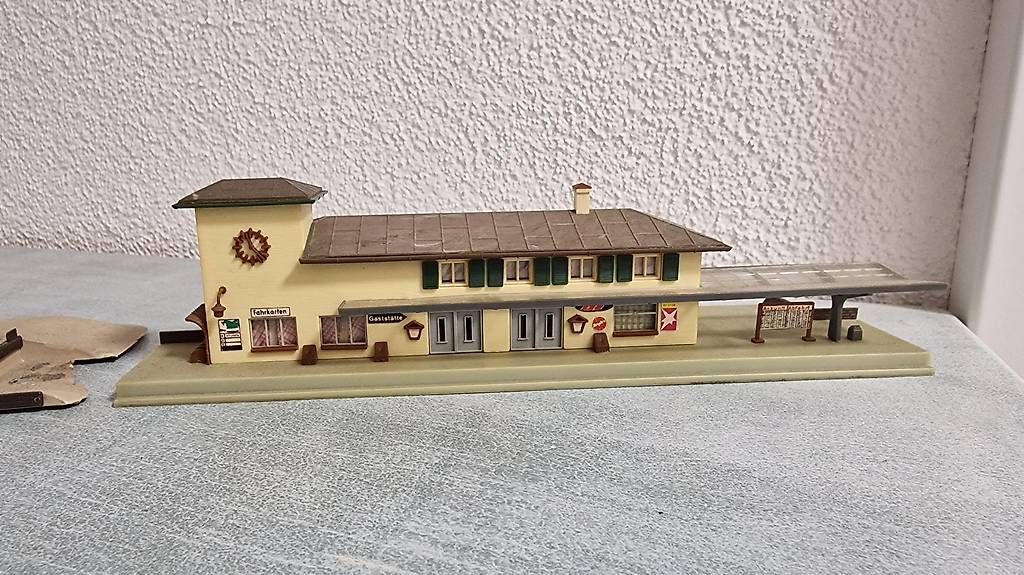 Modellini di ferrovie: 3 Modelleisenbahn Bahnhof vermutlich spur N – Usato da Hasle LU venduto da luc_9pxg 3