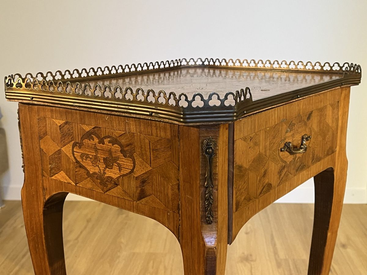 Comodini: Belle table de chevet marqueterie ancienne  – Usato da Morges venduto da fpaccaud 1