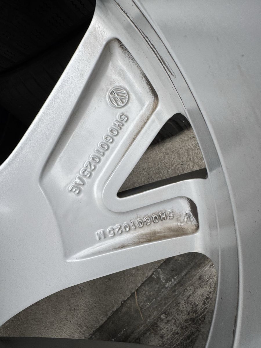 Volkswagen Pneus & Kompletträder: VW Golf VIII Winter 18 Zoll – Gebraucht aus Mollis von BSL10 6