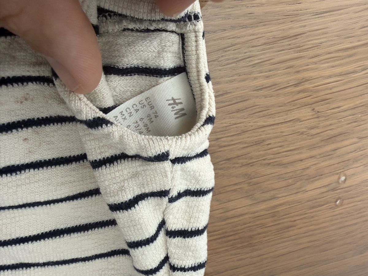 H&M Hosen: H&M Strampler gestreift Grösse 74 mit Flecken – Gebraucht aus Naters von stegga 1