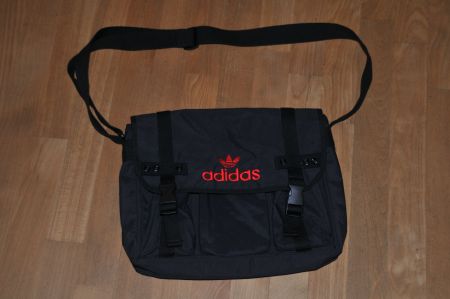 coole adidas Tasche für Freizeit oder Laptop - Top Zustand